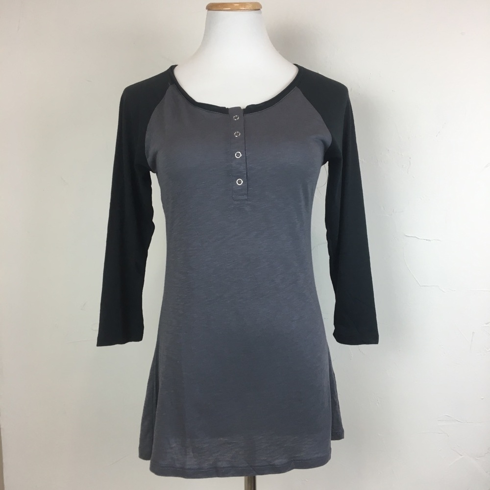 Fabletics 3/4 sleeve two-tone snap front top - Picture 3 of 8